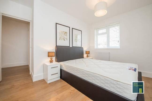 Prof share, nxt to river/H'Smith. Bills included Main Photo