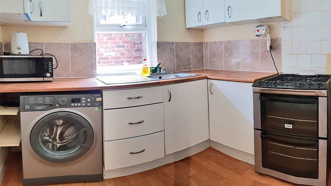 2 Rooms to let in M14 - just off wilmslow road Main Photo