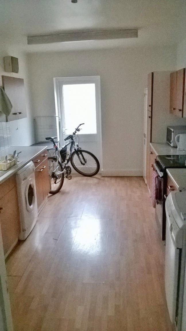 Spacious and cosy double rooms available in a Vict Main Photo