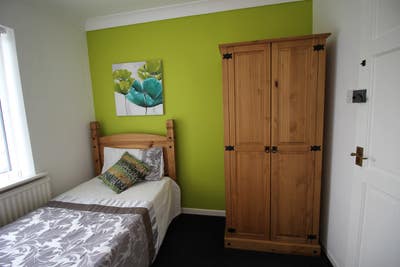 No Admin Fees: Doncaster Armthorpe. DN3 Main Photo