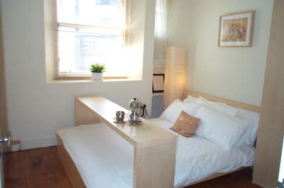 R27-No Deposit-All Bills Included in Weekly Rent Main Photo