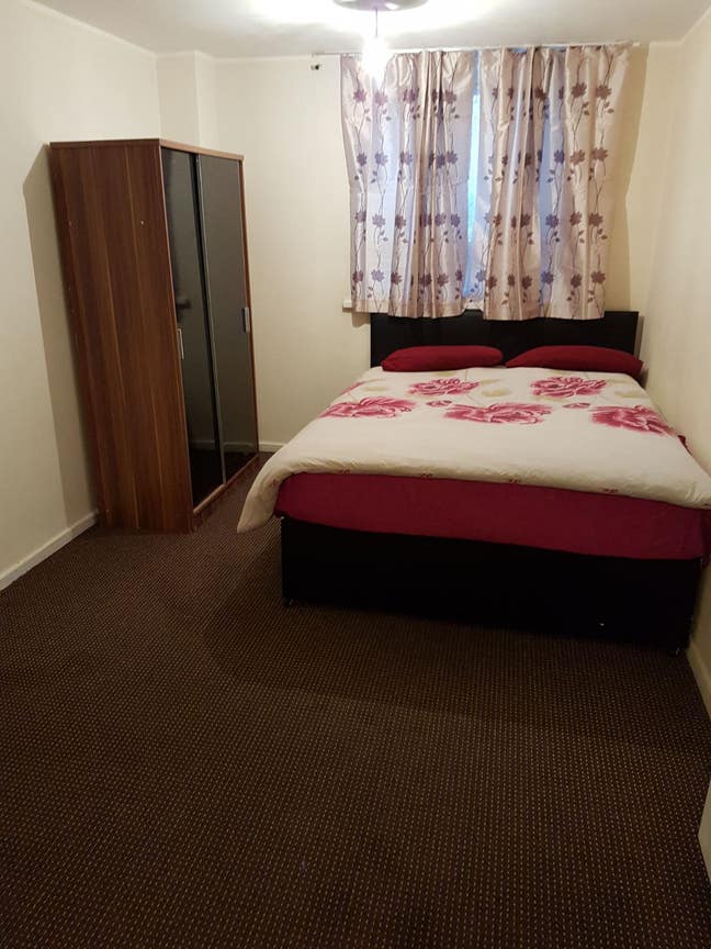 Spacious double bed Room to Let Main Photo