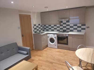 1 bed  ,1500 all bills included!!! Queensbury Main Photo