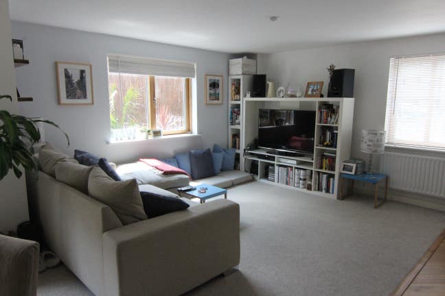 Huge Double + 🚿 + 🪴 Landlord away 85% Couples 😀 Main Photo