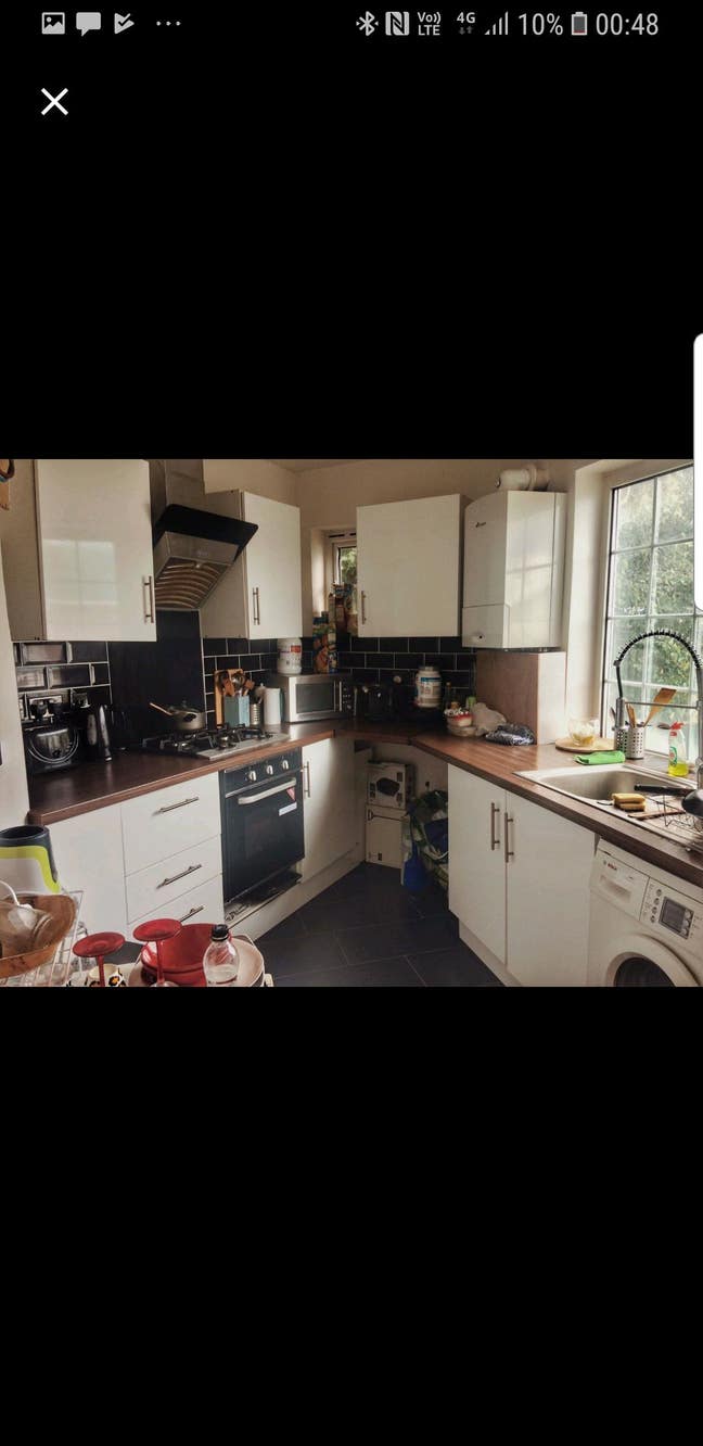 Ladies: L Shape Single Room - All Bills Included Main Photo