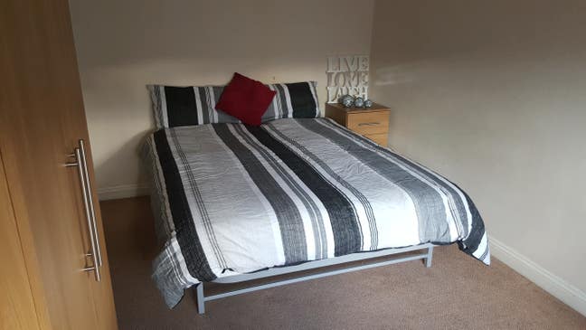 Spacious Dbl Room - No Deposit- 5Min Cmk (&pound;575Pm) Main Photo