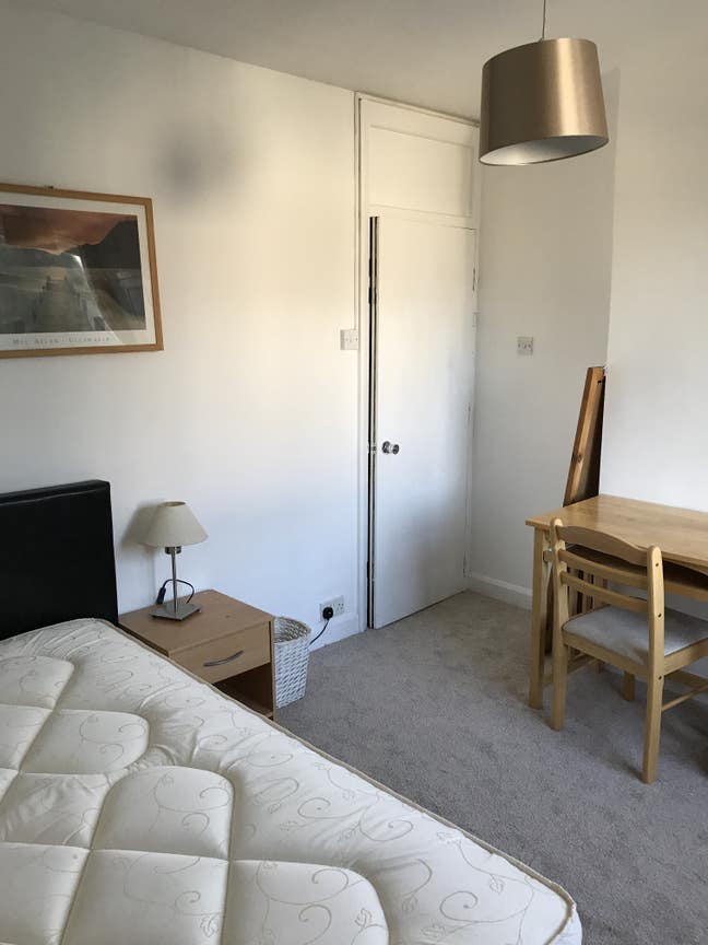  Uxbridge-Female  Shared  House/Double  Room Main Photo