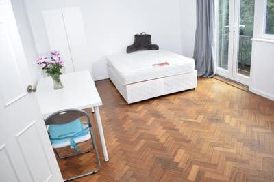 ***New Super Large Bedroom In Hendon***   Main Photo