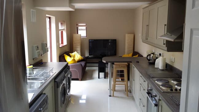 Large Ensuite room 2 mins to Walthamstow station Main Photo