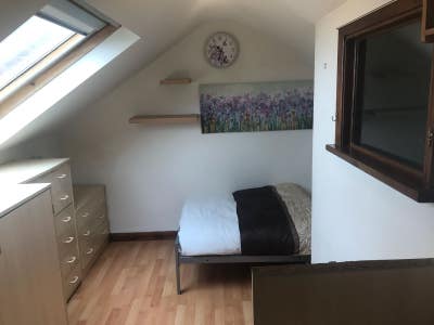 ☀️Large single converted attic bedroom⭐️ Main Photo