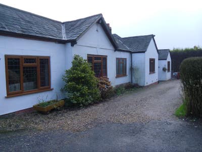 Large well furnished room in rural cottage Main Photo