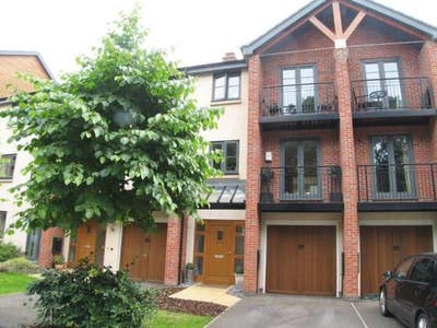 Double room to let (short term lease only) Main Photo