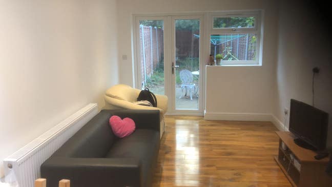 Ensuite Double Room with Lounge and Garden Main Photo