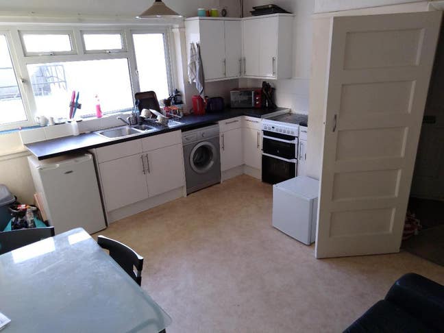 Double room in Surbiton by Fishponds Park Main Photo