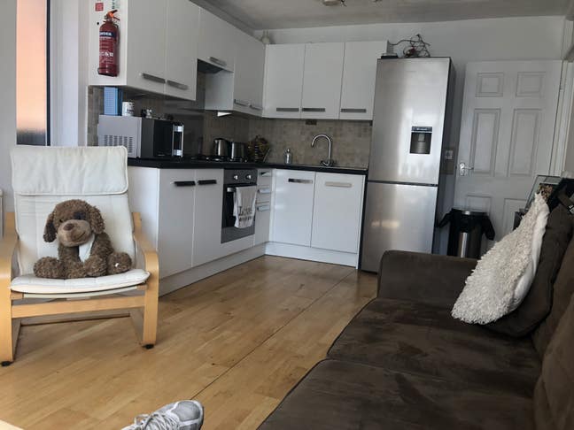 Lovely double room in a 2 bed room flat. Main Photo