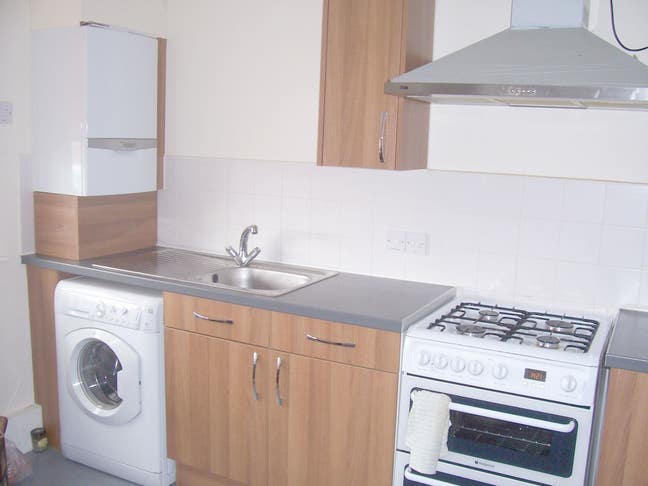 Room Close to Universities Main Photo