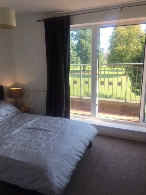 Double room en-suite with balcony- in town house. Main Photo
