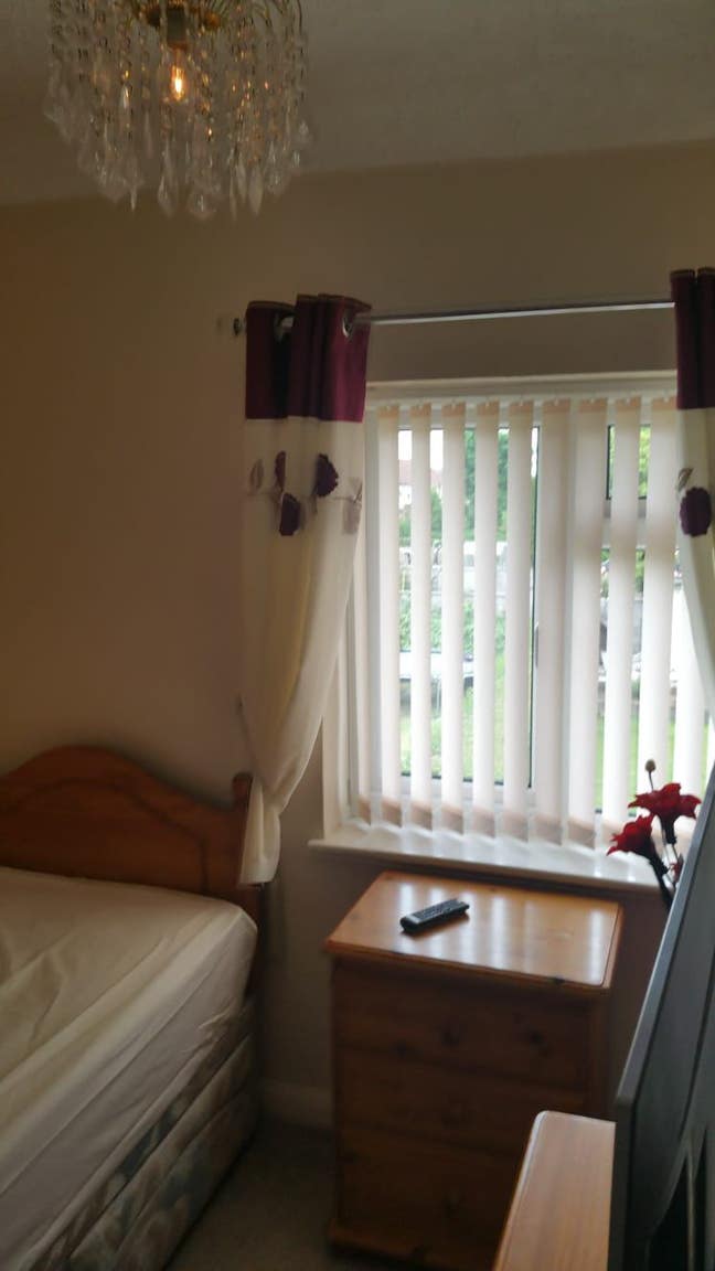 Single bedroom in shared house Main Photo
