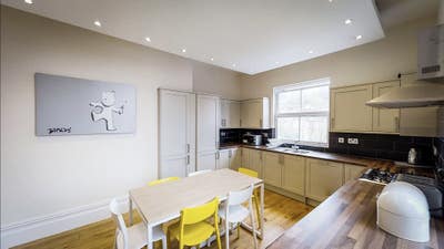 Stunning House / Central Location Main Photo