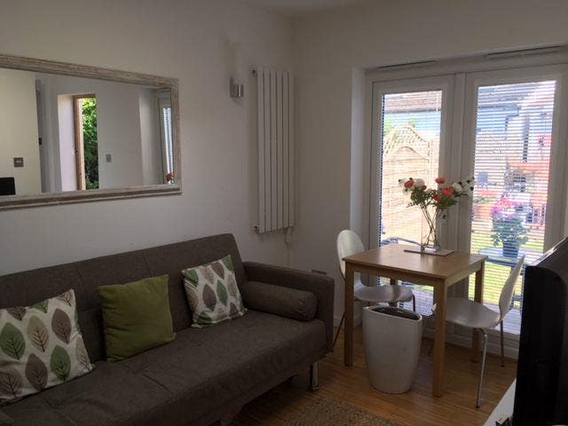Modern, light, self contained unit Main Photo