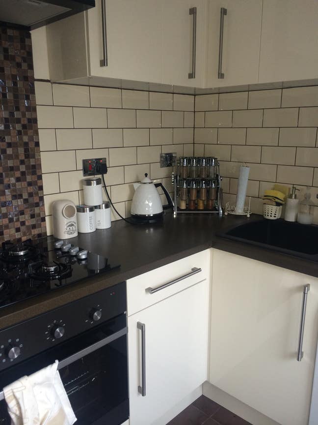 Lovely Bedroom in a  Clean Flat Available Now Main Photo