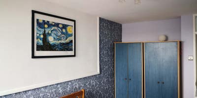 Refurbished Spacious Double Room on Top Floor Main Photo