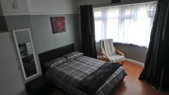 Double room lovely area near town centre. Main Photo