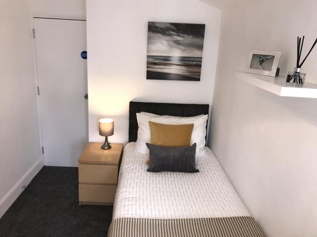 Room opposite Hospital Main Photo