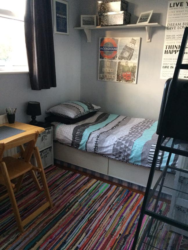 Single room in family home Main Photo