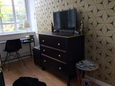 Bright Single Room in Spacious E1 Flat Main Photo