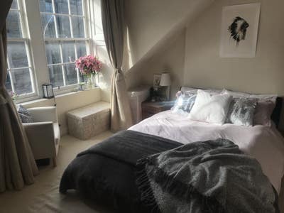 Double Room in Modern Flat near George Street Main Photo