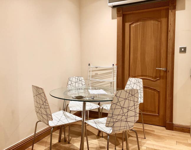 Double En-suite and Double Room Available Main Photo