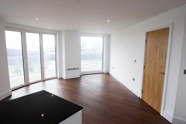 Three bedroom, two bathroom large luxury apartment Main Photo