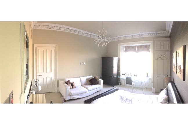 Lovely bedroom, private bathroom, near glasgow uni Main Photo