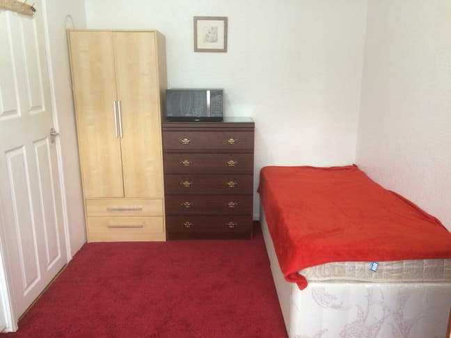Double Room in Shared House (Fully Furnished) Main Photo