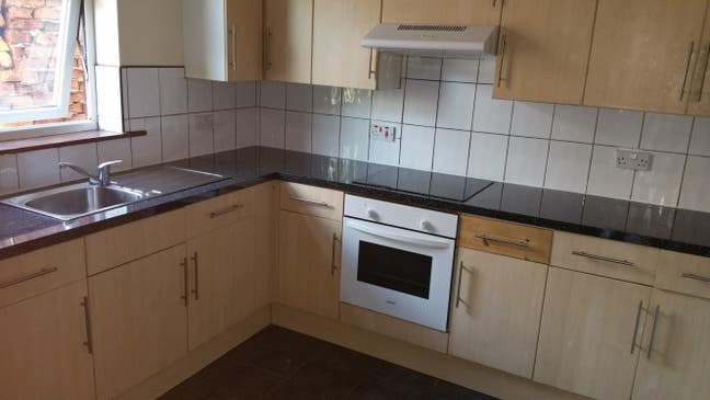 Shared six bedroom flat Main Photo