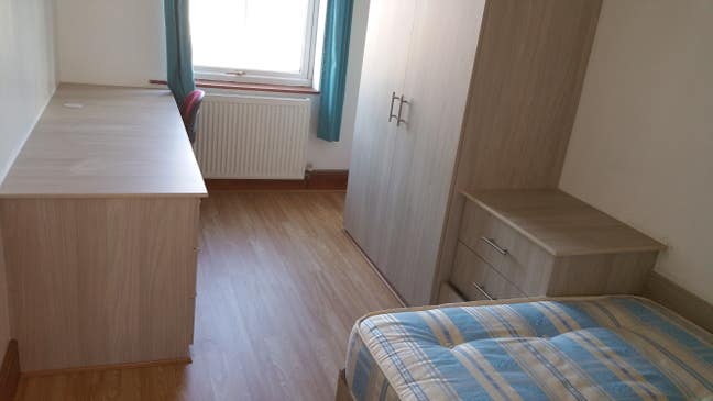 Shared six bedroom flat Main Photo