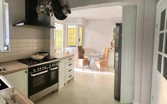 Mon to Fri ONLY  Double Room  Main Photo