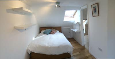 Spacious Loft Room in a comfy family house Main Photo