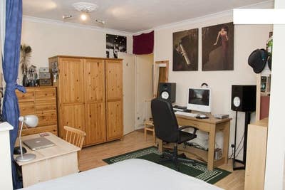 Huge Room , balcony, shower -Shoreditch/Hoxton Main Photo