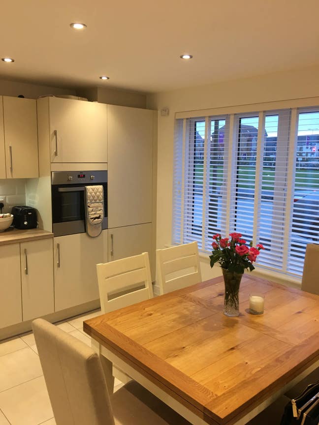 Room to rent Main Photo