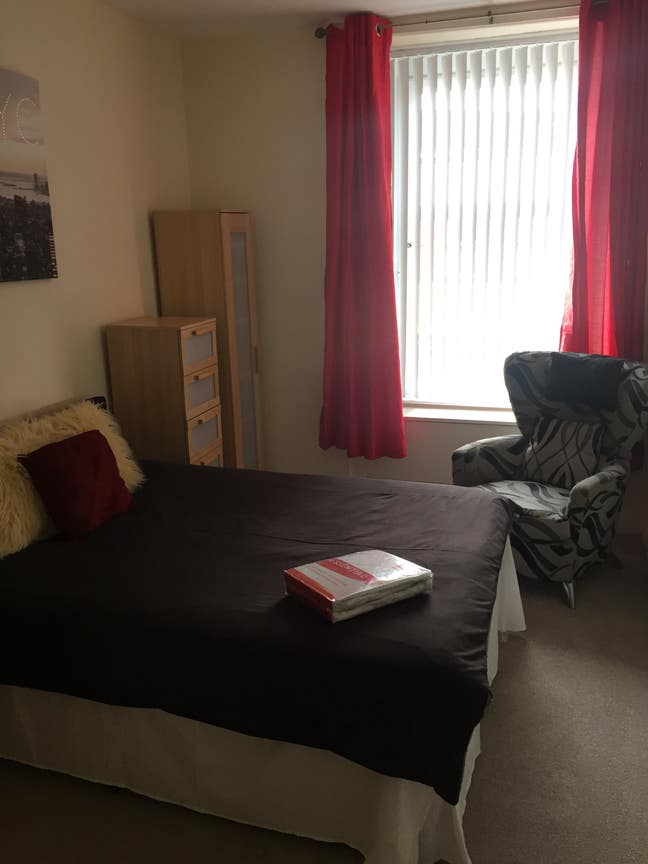 Large Bedroom in Alloa  Main Photo