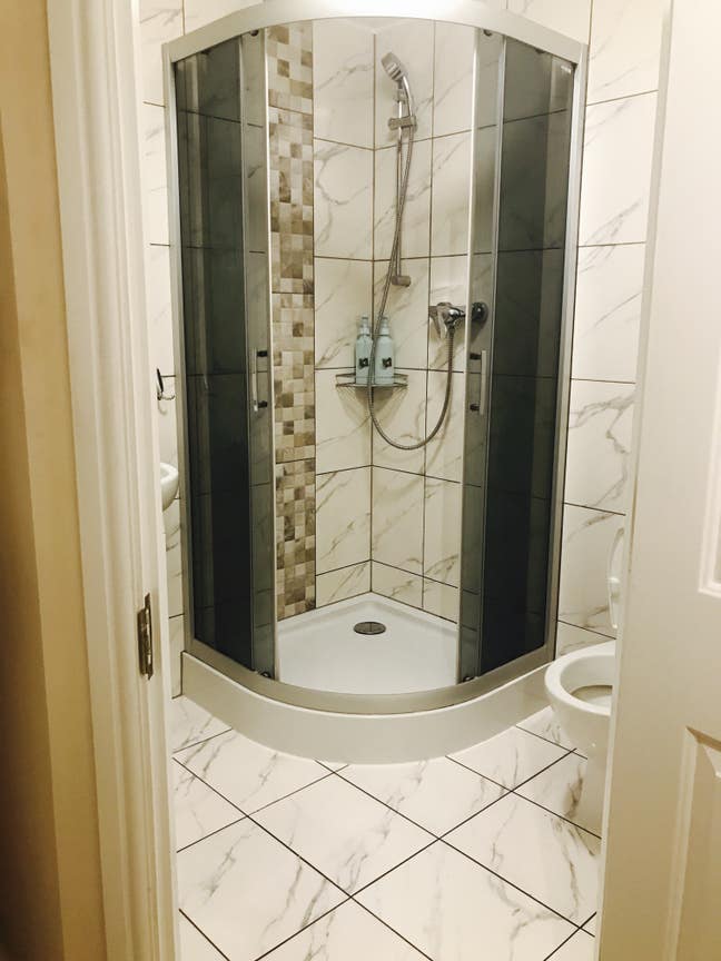 Quiet Double room with own shower,toilet kitchen Main Photo