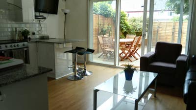 Ensuite Available Now Behind Bermondsey Station Main Photo