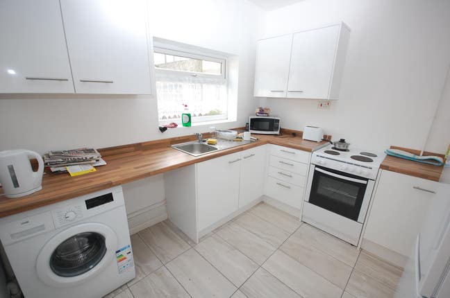 Large Spacious Double bedroom🏠 Main Photo