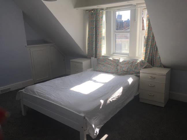 Spacious Room for Rent in Old Town Main Photo