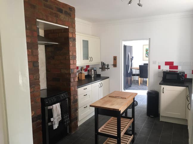 **Professional** 1 Very Large Double Bedroom Main Photo