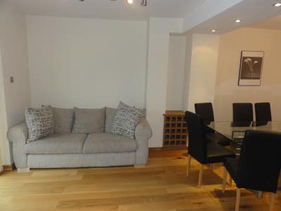 Double room available in batheaston  Main Photo