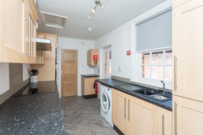 5 Bed town house -Bills included- City Centre Main Photo