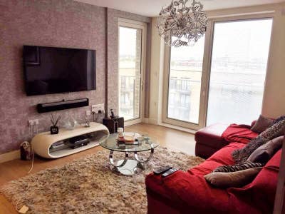 1 Gorgeous DBL room in luxury high spec flat Main Photo